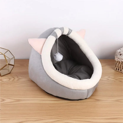 All-Season Enclosed Cat Nest with Thickened Mat